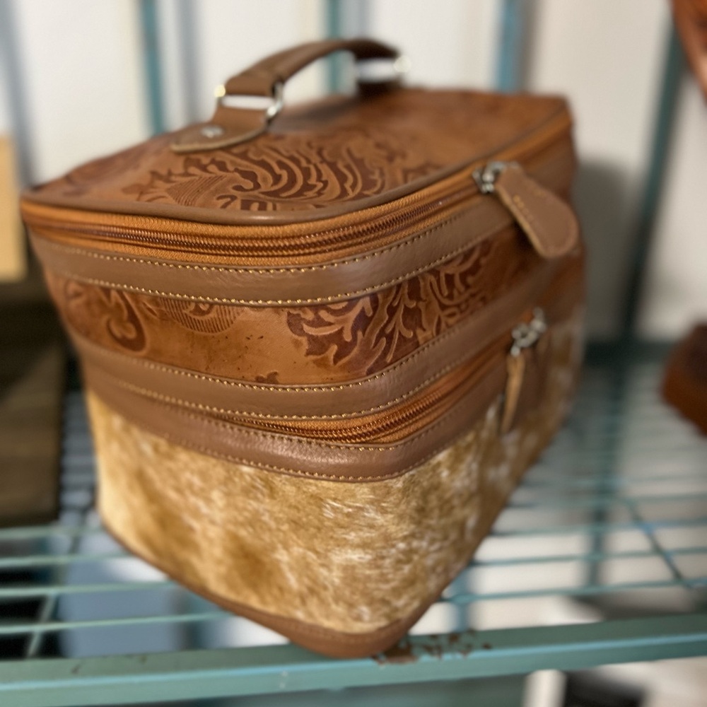Leather Cowhide Makeup Bag – Tan Embossed Travel Cosmetic Dopp Kit – NWT - Picture 7 of 13